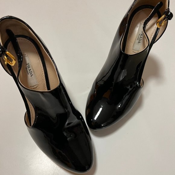 PRADA BLACK PATENT LEATHER BOOTIES SIZE 37 - Picture 1 of 5